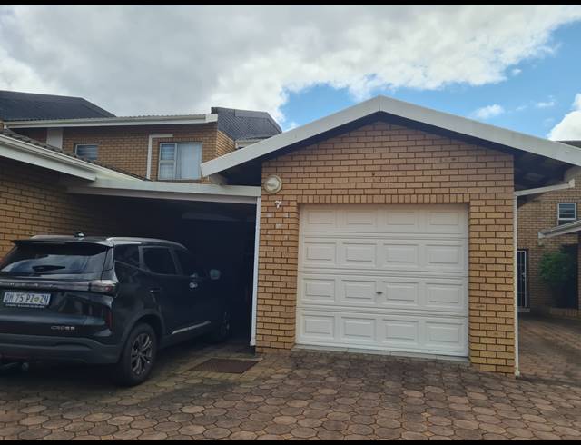 3 BEDROOM SECTIONAL TITLE FOR SALE IN MEER EN SEE